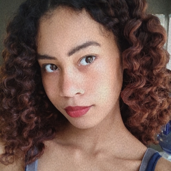 Meet your Posher, Yas - Picture 1 of 2